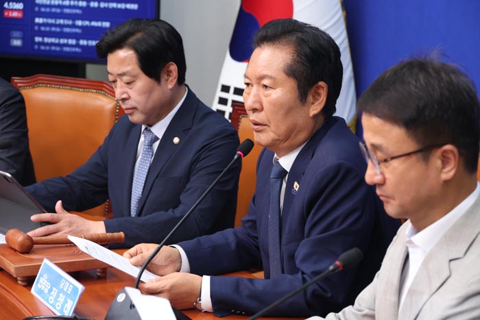 ▲ 정청래 더불어민주당 대표가 10일 서울 여의도 국회에서 열린 최고위원회의에서 발언을 하고 있다. ⓒ뉴시스