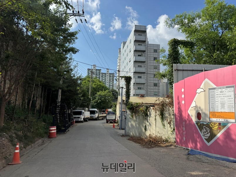 ▲ 금천구 독산동 724-4번지 데이터센터 부지 앞 보차혼용도로 모습. ⓒ김보연 기자