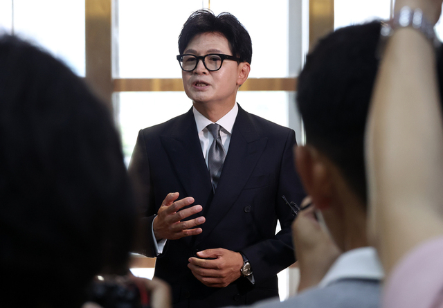▲ 무소속 한동훈 의원이 11일 여의도 국회에서 열린 본회의에 참석하며 발언하고 있다. ⓒ뉴시스