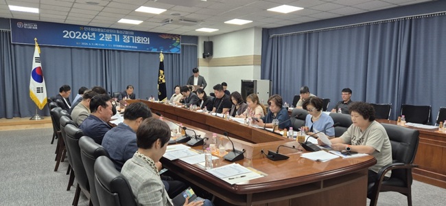 ▲ 민주평화통일자문회의 횡성군협의회가 11일 횡성군협의회 회의실에서 군의원, 자문위원등이 참석한 가운데 '글로벌 복합위기 현실화에 따른 한반도 평화관리 방안'을 주제로 '2026년 2분기 정기회의'를 개최했다. ⓒ횡성군