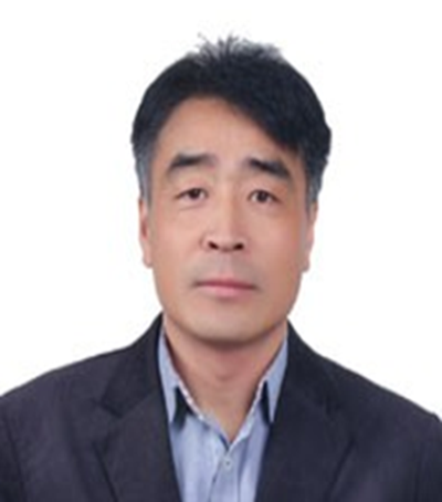 ▲ 강원 평창군 평창읍 하2리 이학봉 이장이 11일 영월군에서 열린 제20회 2026 강원특별자치도 이·통장 한마음대회 기념식에서 '2026년 마을행정의 달인'으로 선정돼 강원특별자치도지사 표창을 받았다. ⓒ평창군