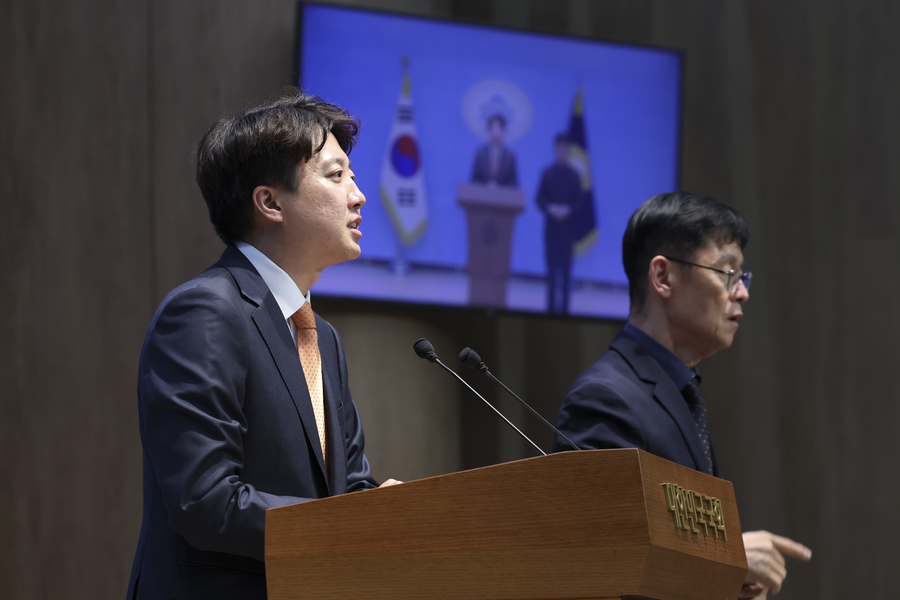 ▲ 이준석 개혁신당 대표가 11일 서울 여의도 국회 소통관에서 투표지 부족 사태와 특검법 관련 기자회견을 하고 있다. ⓒ뉴시스