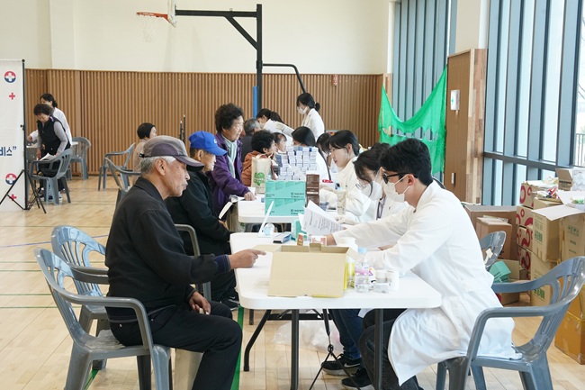 ▲ 지난 4월에 영귀미면에서 진행된 농촌왕진버스. ⓒ홍천군