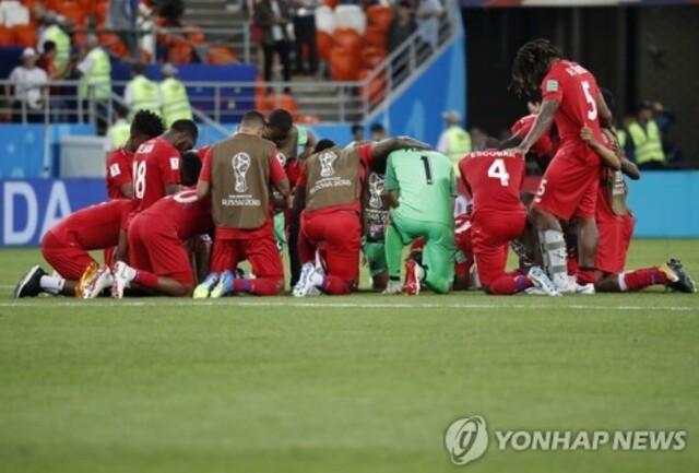 ▲ 파나마 축구대표팀 선수들이 모여서 기도하고 있다. ⓒ연합뉴스