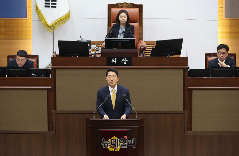 ▲ 오세훈 서울시장이 지난 2월 서울 종로구 서울시의회 본회의장에서 열린 제334회 임시회에 참석해 업무 보고를 하고 있다. ⓒ정상윤 기자