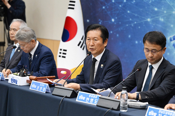 ▲ 정청래 더불어민주당 대표가 12일 광주 서구 치평동 김대중컨벤션센터에서 제9회 동시지방선거 이후 처음으로 열린 더불어민주당 전남·광주 현장 최고위원회의에서 발언하고 있다. ⓒ뉴시스