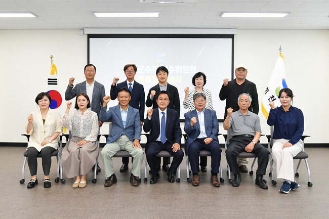 ▲ 민선9기 화천군수직 인수위원회 출범식이 12일 화천문화원에서 김세훈 당선자를 비롯한 김용식 인수위원장과 인수위원들이 참석한 가운데 열렸다. ⓒ화천군