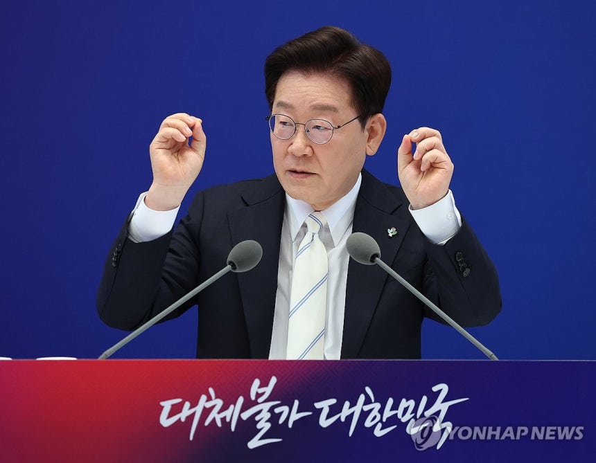 ▲ 이재명 대통령이 8일 청와대 영빈관에서 열린 취임 1주년 기자회견에서 발언하고 있다. ⓒ연합뉴스.