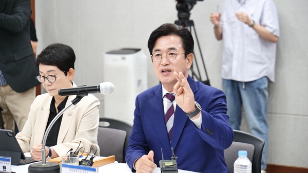 ▲ 허태정 대전시장 당선인이 오는 17일부터 19일까지 노동자·청년·소상공인을 차례로 만나 현장의 의견을 듣는 민생 소통 프로젝트 ‘시민의 광장’을 추진한다.ⓒ인수위