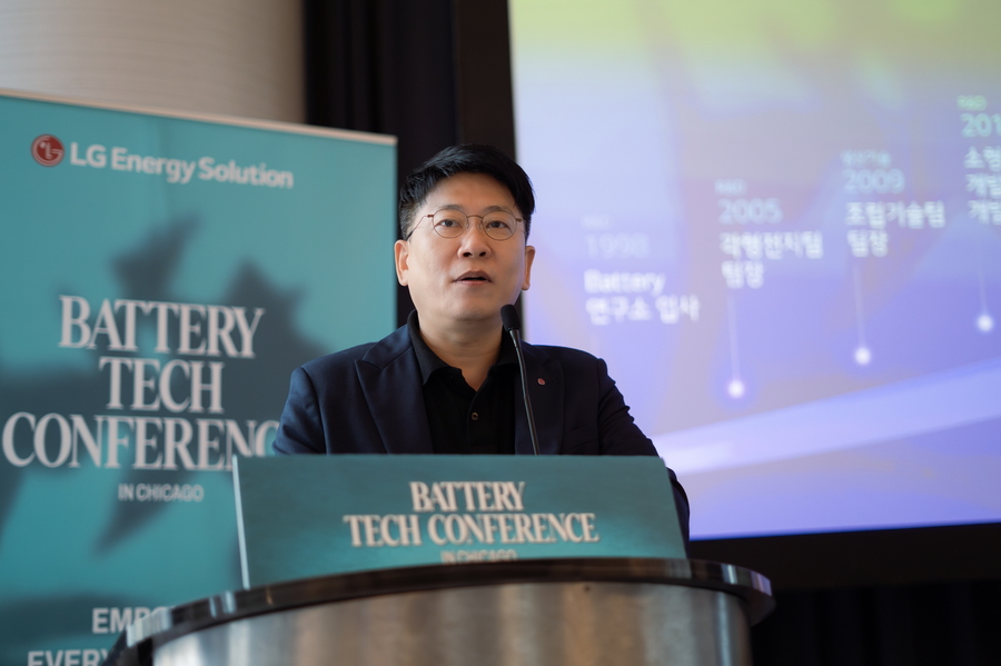 ▲ 김동명 LG에너지솔루션 사장이 글로벌 인재 행사 'BTC(Battery Tech Conference)'에서 발언하고 있다.ⓒLG에너지솔루션