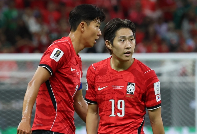 ▲ 11일(현지 시간) 멕시코 과달라하라 스타디움에서 열린 2026 북중미 월드컵 조별리그 A조 대한민국과 체코의 경기에서 대한민국 손흥민과 이강인이 프리킥을 준비하고 있다. ⓒ뉴시스