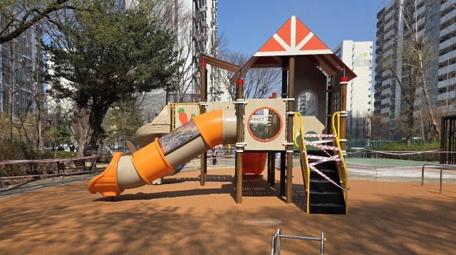 ▲ 어린이놀이시설과 바닥재를 교체한 소망어린이공원 전경. ⓒ광명시 제공