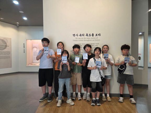 ▲ 청소년 해설사들은 지정된 기간동안 개인의 자율적 역량에 따라 독도박물관 본관 상설전시실에서 관람객을 대상으로 전시 해설 활동을 진행할 예정이다.ⓒ독도박물관