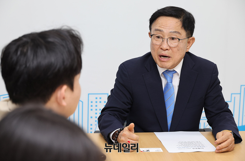 ▲ 최기찬 금천구청장 당선인이 16일 오전 서울 금천구청에서 뉴데일리와 만나 인터뷰를 하고 있다. ⓒ정상윤 기자