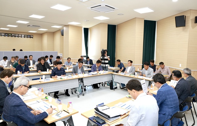 ▲ 장진상 횡성군수직 인수위원회인 '횡성 500만 관광시대 준비위원회'가 16일부터19일까지 군정 주요현안에 대한 업무 보고를 시작하며 민선9기 출범을 준비한다.ⓒ장진상 횡성군수직 인수위원회