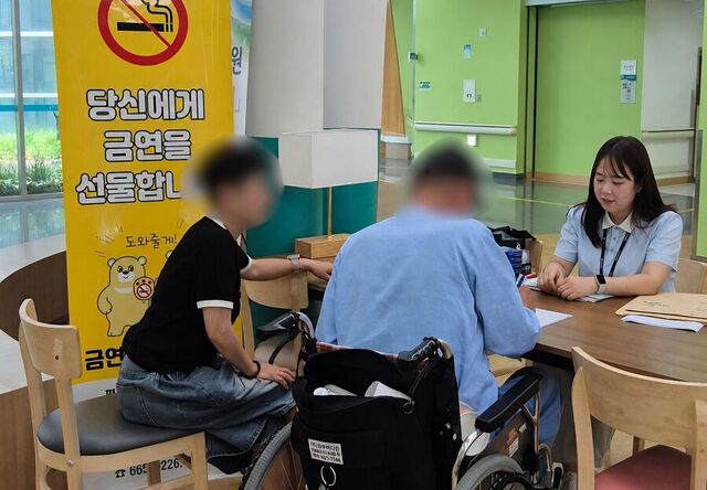 ▲ 북구보건소는 최근 지역 내 병원급 의료기관을 대상으로 ‘병원 맞춤형 이동 금연클리닉’을 운영하고 있다.ⓒ북구청
