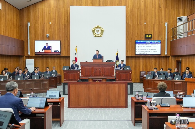 ▲ 경주시의회는 17일 본회의장에서 제297회 임시회 제1차 본회의를 개회했다.ⓒ경주시의회