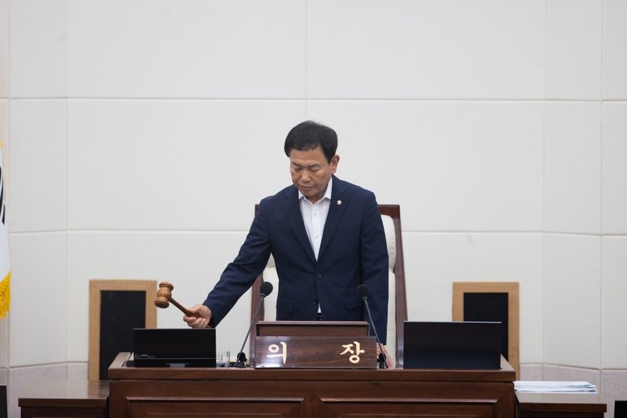 ▲ 박교상 구미시의회 의장이 본회의 사회를 보고 있다ⓒ