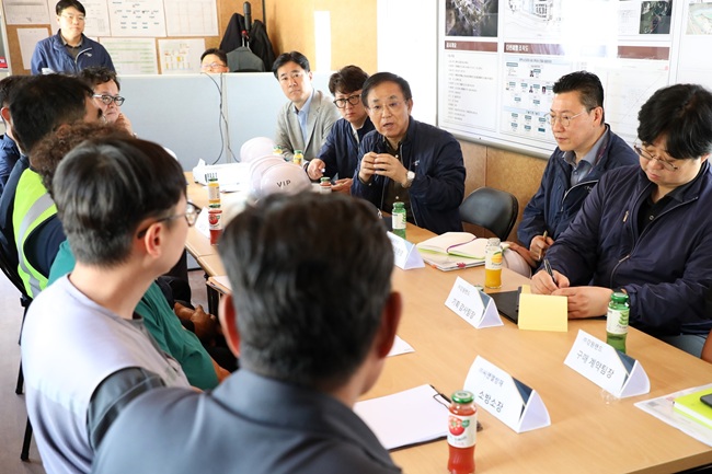 ▲ 안광복 감사위원이 17일 태백노인요양시설 관련 계약업체 관계자들과 간담회를 가졌다. ⓒ강원랜드