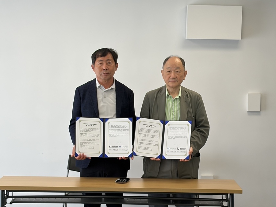 ▲ 광주광역시북구시설관리공단은 지난 16일 광주비엔날레재단 사무동 3층 접견실에서 광주비엔날레재단과 업무협약(MOU) 체결_좌측부터 이옥춘 북구시설관리공단 이사장 직무대행, 윤범모 광주비엔날레재단 대표이사ⓒ광주광역시북구시설관리공단 제공