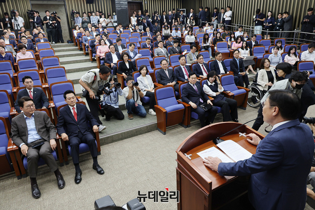 ▲ 정점식 국민의힘 원내대표가 17일 국회에서 열린 의원총회에서 발언하고 있다. ⓒ이종현 기자