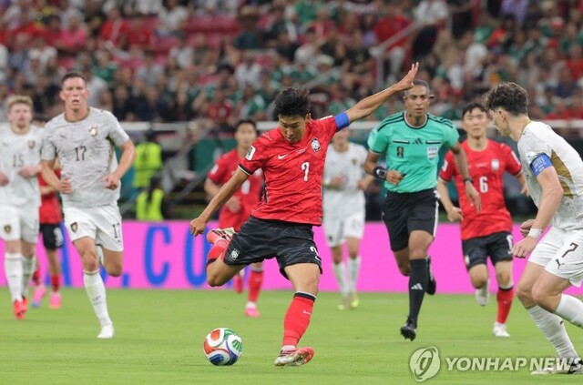 ▲ 11일(현지시간) 멕시코 사포판 과달라하라 스타디움에서 열린 2026 북중미 월드컵 A조 1차전 한국과 체코의 경기에서 한국의 손흥민이 슛을 하고 있다. ⓒ연합뉴스
