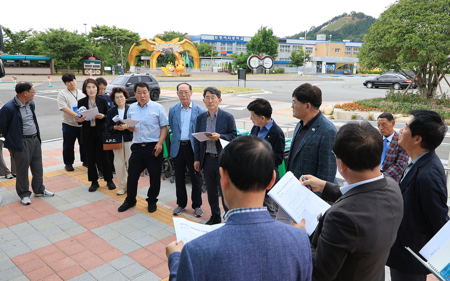 ▲ 민선 9기 함평군수직 인수위원회인 ‘함평대전환 발전위원회’가 현장 방문_함평로컬푸드직매장ⓒ함평군 제공