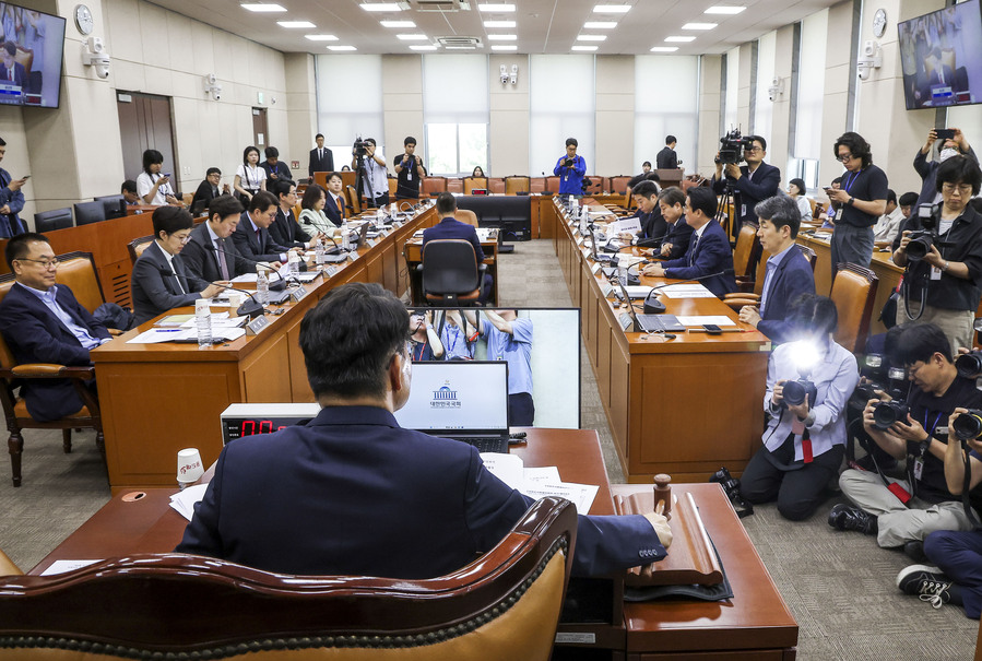 ▲ 윤상현 국조특위 위원장이 18일 국회에서 열린 '전국동시지방선거 투표용지 부족 사태 등 국민 참정권 침해 진상 규명 및 선거 관리 개혁을 위한 국정조사특별위원회' 전체회의를 주재하고 있다. ⓒ뉴시스