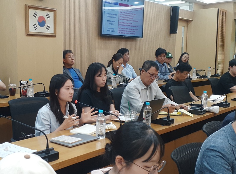 ▲ 대통령 직속 국민통합위원회 정치갈등해소 분과위원회가 18일 오후 2시 경북대학교 교수회 대회의실에서 '대구 현장 경청 간담회'를 개최하고 정치·이념 및 지역 갈등 해소를 위한 시민들의 다양한 의견을 청취했다. ⓒ국민통합위원회