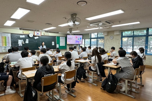 ▲ 공예 창작 콘텐츠 개발 및 보급 현장(자료사진)ⓒ안성시 제공