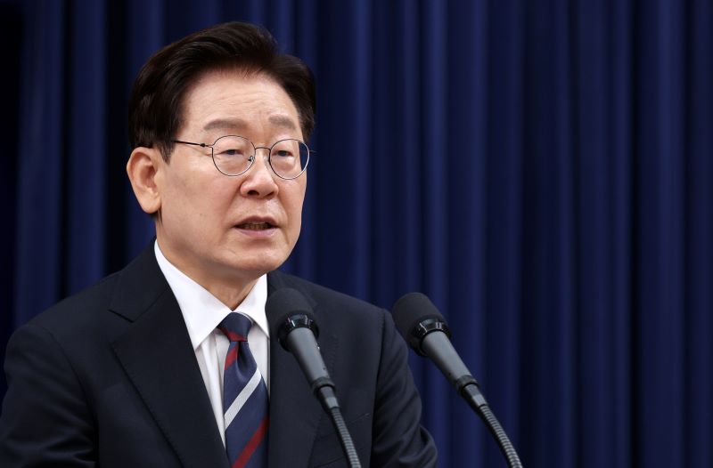 ▲ 이재명 대통령이 19일 청와대 춘추관에서 유럽·G7 순방 결과 브리핑을 마치고 기자 질문에 답변하고 있다. ⓒ뉴시스
