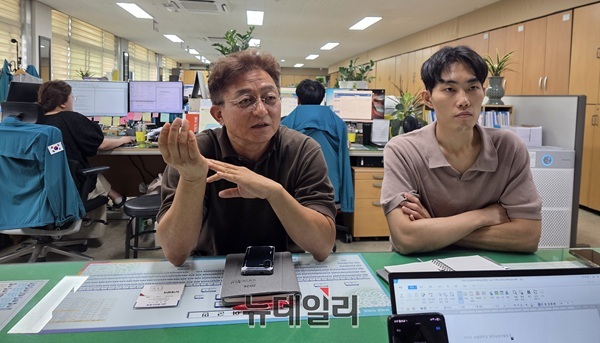 ▲ 왼쪽부터 김성호팀장, 임성호주무관,ⓒ김경태기자