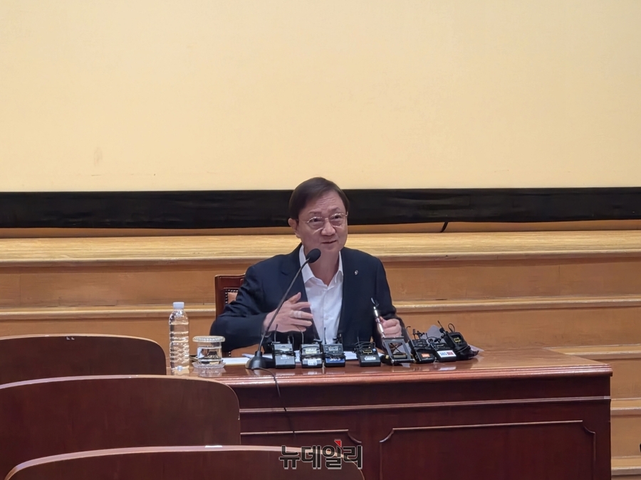 ▲ 이찬진 금융감독원 원장이 22일 서울 영등포구 금감원에서 진행된 정례 기자간담회에서 모두발언을 하고 있다. ⓒ박정은 기자