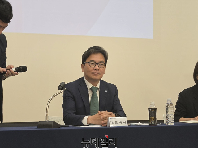 ▲ 송수영 휴온스글로벌 대표가 주주간담회에서 설명하고 있다. 사진=조희연 기자 260604 ⓒ뉴데일리