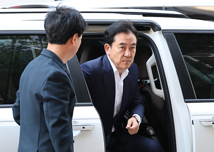 ▲ 윤희근 전 경찰청장이 23일 오전 경기 과천시 2차 종합특검 사무실에 피의자 조사를 받기 위해 출석하고 있다. ⓒ뉴시스
