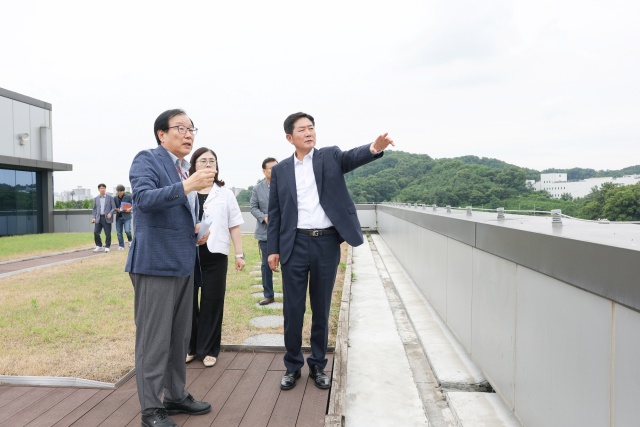 ▲ 지곶일반산업단지를 방문해 현장을 확인하는 조용호 당선인ⓒ조용호 오산시장 당선인 인수위원회 제공