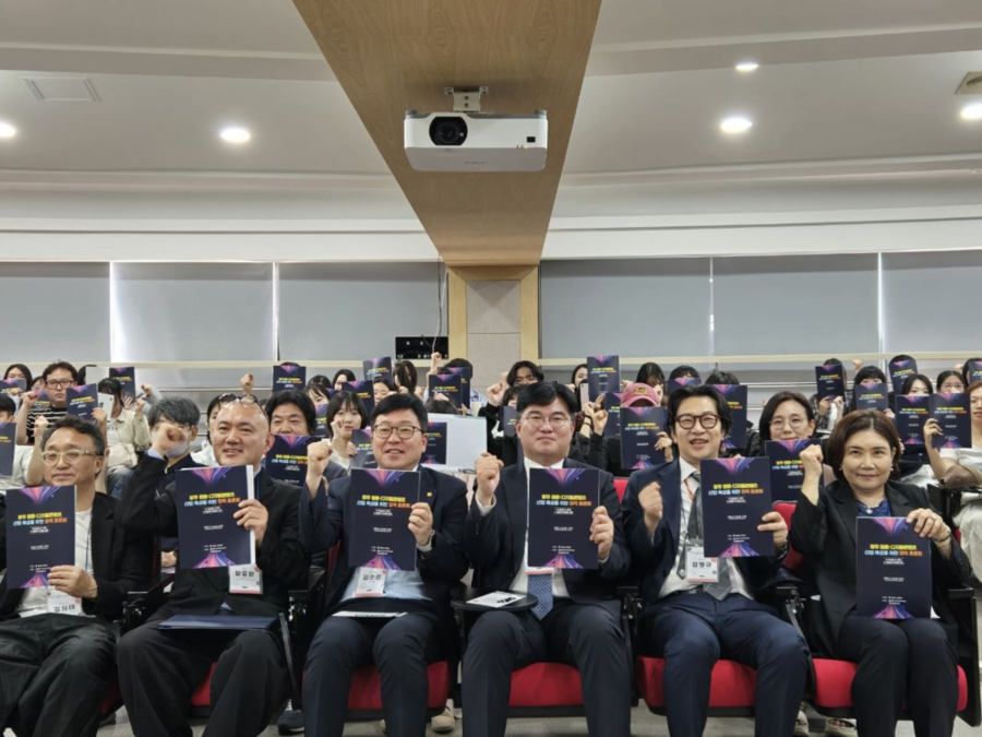 ▲ '광주 웹툰·디지털콘텐츠 산업 육성을 위한 정책 토론회' 가 23일 조선대학교 미술대학 세미나실에서 개최ⓒ정준호 국회의원 제공