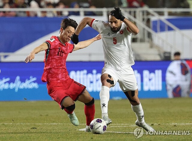 ▲ 경기도 수원시 수원월드컵경기장에서 열린 2026 북중미 월드컵 아시아 3차 예선 B조 8차전 대한민국과 요르단의 경기 장면. 이재성이 볼 경합을 하고 있다. ⓒ연합뉴스