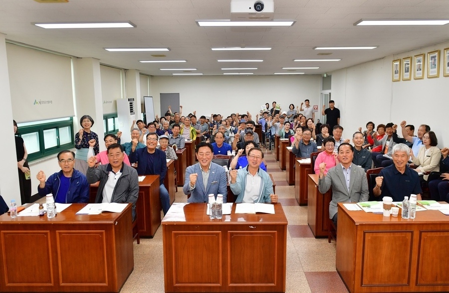 ▲ 장성군과 장성군산림조합은 지난 22일 산림조합 회의실에서 열린 임산물 친환경 인증 확대 및 신규농가 발굴교육 현장ⓒ장성군 제공