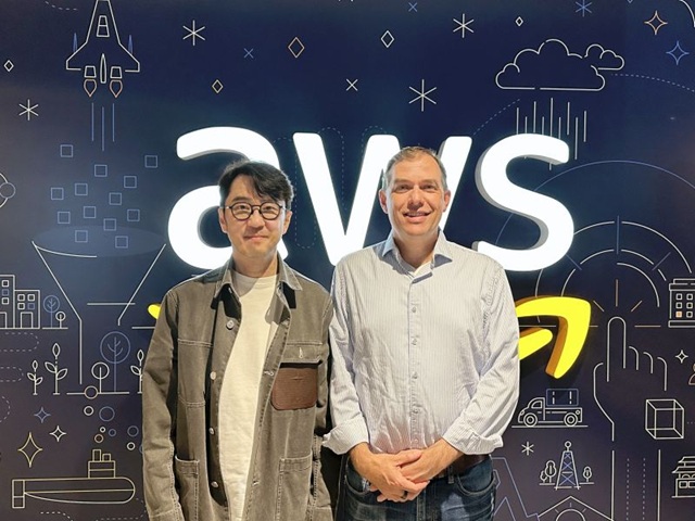 ▲ 왼쪽부터 김창한 크래프톤 대표이사와 맷 가먼 AWS CEO.ⓒ크래프톤 링크드인