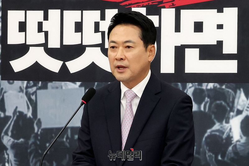 ▲ 장동혁 국민의힘 대표가 24일 오후 국회에서 열린 당 현안 관련 기자회견에서 '참정권 수호를 위한 특검'을 촉구하고 있다. ⓒ이종현 기자