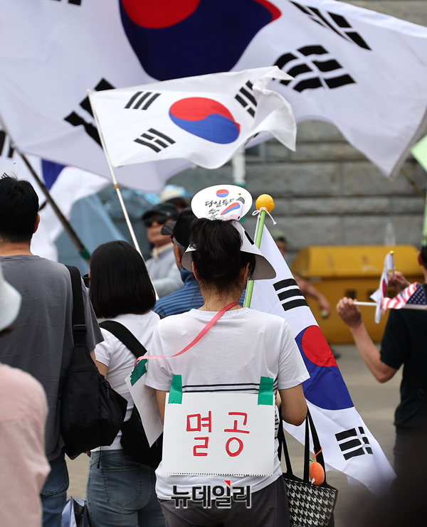 ▲ 잠실개표소 참정권 집회가 20일째를 맞은 24일 오후 서울 송파구 올림픽공원 핸드볼경기장 현장. ⓒ정상윤 기자