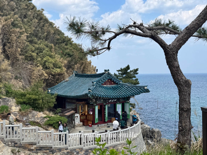 ▲ 강원관광재단(대표이사 최성현)이 강원 사찰 관광 활성화 사업의 일환으로 대한불교조계종사회복지재단(대표이사 도륜 스님)과 함께 7월 11일부터 12일까지 1박 2일간 양양 낙산사에서 운명의 이성을 찾아가는 '나는 절로, 낙산사' 프로그램을 진행한다. ⓒ강원관광재단