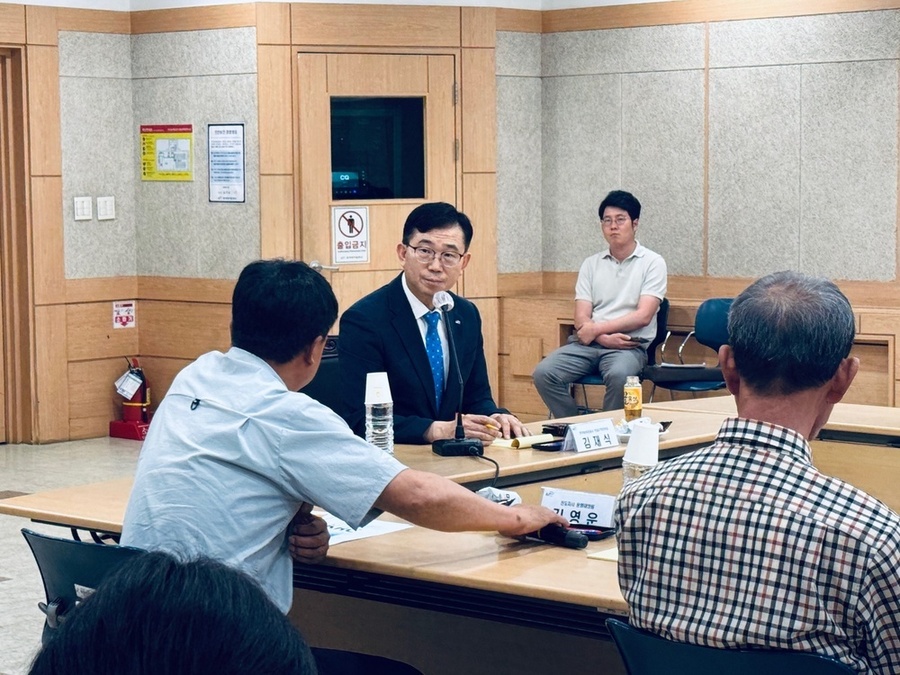 ▲ 한국농어촌공사 전남지역본부는 지난 24일 지역의 지속 가능한 발전과 당면 현안의 돌파구를 마련하기 위해 ‘2026년 상반기 전남지역본부 운영대의원회의’ 개최ⓒ한국농어촌공사 전남지역본부 제공