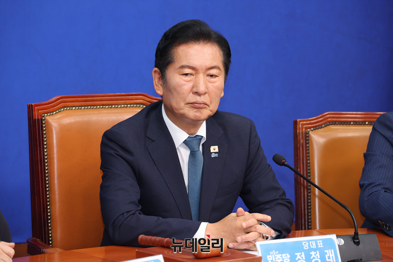 ▲ 정청래 더불어민주당 대표가 지난 24일 국회에서 열린 최고위원회의에서 발언하는 모습. ⓒ이종현 기자