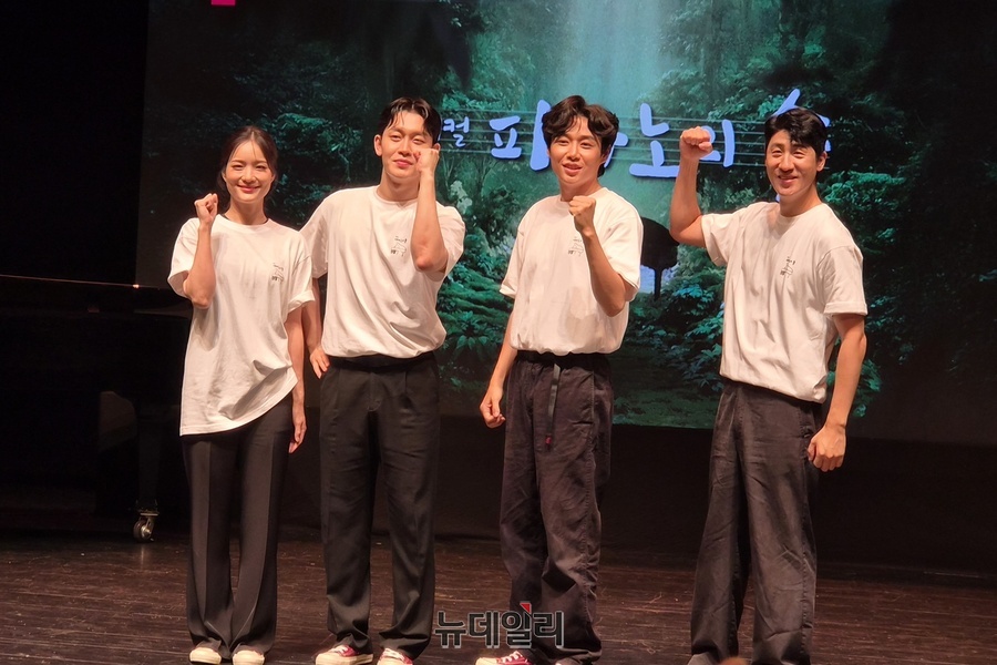 ▲ 배우들은 원작의 감동을 무대 위 ‘3차원’으로 구현하는 데 집중했다고 입을 모았다. ‘피아노의 숲’주연배우진들.ⓒ뉴데일리