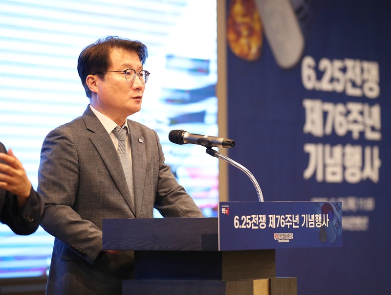 ▲ 강원특별자치도가 25일 오전 춘천 스카이컨벤션에서 6·25 참전유공자의 희생과 헌신을 기리고 자유와 평화의 가치를 되새기기 위한 '6·25전쟁 제76주년 기념행사'를 개최했다. ⓒ강원특별자치도