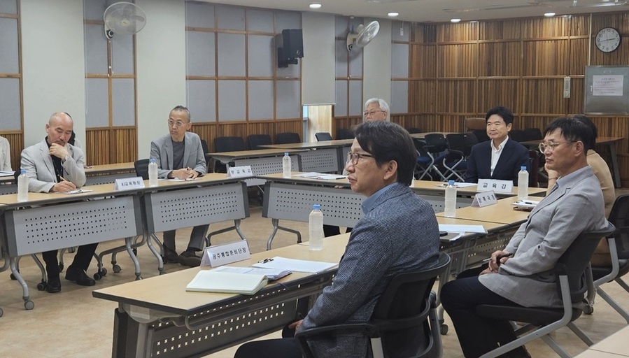 ▲ 김대중 전남광주통합특별시교육감 당선인, 출범 앞두고 ‘광주교육전산센터’ 방문ⓒ광주광역시교육청 제공
