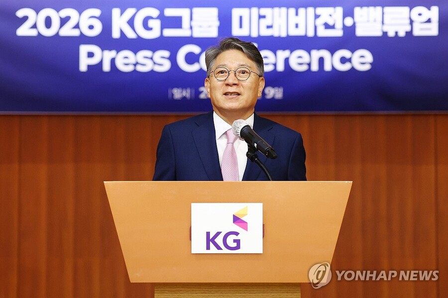 ▲ 곽재선 KG그룹 회장이 9일 서울 영등포구 태영빌딩에서 열린 KG그룹 기업가치 정상화 및 미래전략 기자간담회에서 기조연설을 하고 있다.ⓒ연합뉴스