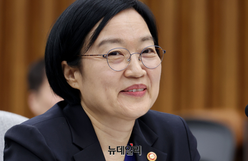 [포토] '포커페이스' 한성숙 후보자도 무너뜨린 '홍명보 축구'